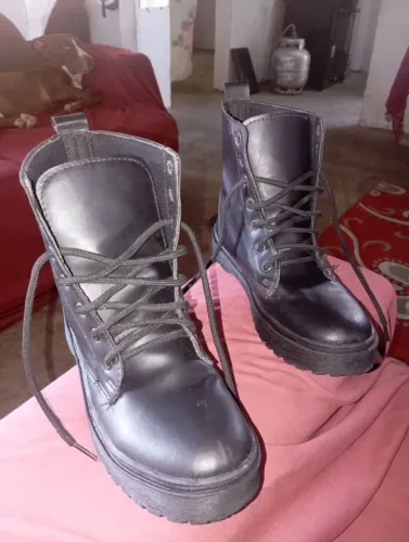 Bota preta cano médio número 40/41