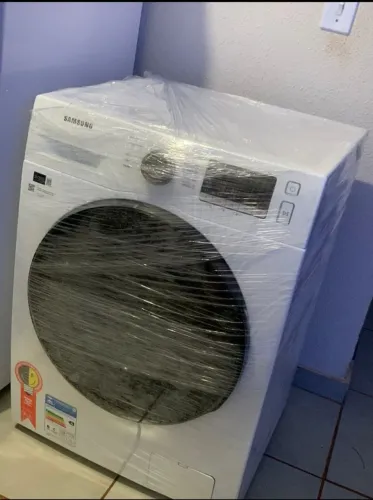 Vendo Lavadora Samsung 11kg   Semi nova (usada uma vez só)   Motivo da venda: me mudei e n