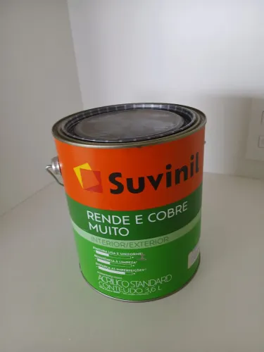 Vendo um galão cheio de tinta grossa branco neve de 3 litros e meio, 70 reais moro no b