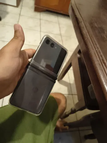 Celular RAZR 40 Motorola, dobrável , retirada de peças 
