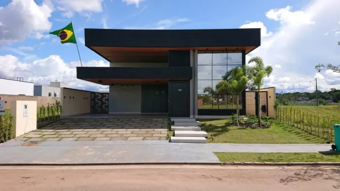 Casa Térrea Condomínio Alphaville Porto Velho - PORTEIRA FECHADA .