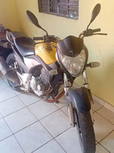 Moto a venda