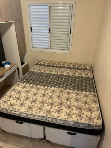 Cama Box Queen 188 x 176 cm + Colchão Castor - Bom Estado