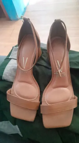 Sandália Vizzano Salto Bloco Bege
