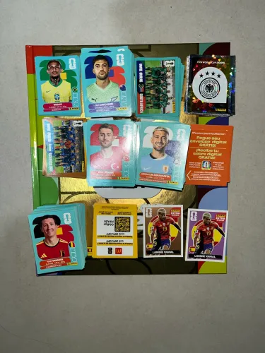  Álbum dourado da Copa com apenas 3 figurinhas coladas + mais de 1.000 figurinhas avulsas.