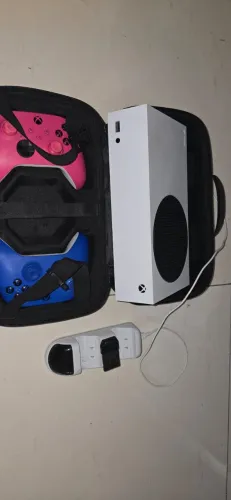 Xbox series S 512 + Cartão expansão 1TB WD_bLACK+ 2 controles com bateria + carregador