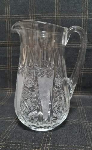 Jarra de cristal lapidada à mão