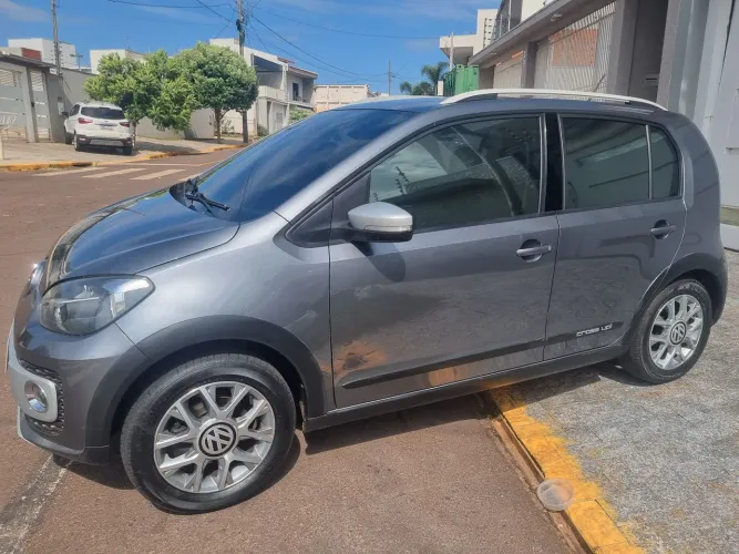 Volkswagen Up! Cross 1.0 TSI Total Flex 12V 5P 2017
