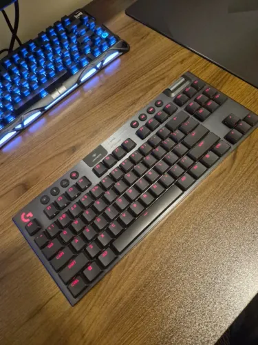 Logitech G915 TKL Lightspeed - Teclado Mecânico Sem Fio
