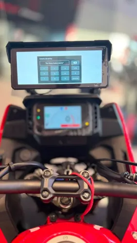 Vendo moto zero ja emplacada c 2500 acessórios, zero mesmo c Multimidia, protetor carenage
