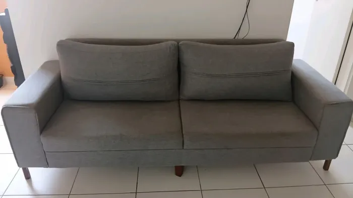 Sofá de 3 lugares de linho cinza