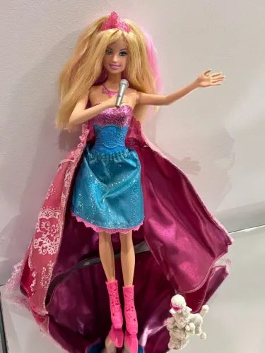 Boneca Barbie Princesa E Pop Star Tori 2 em 1 Mattel 2012 Original Com Acessórios