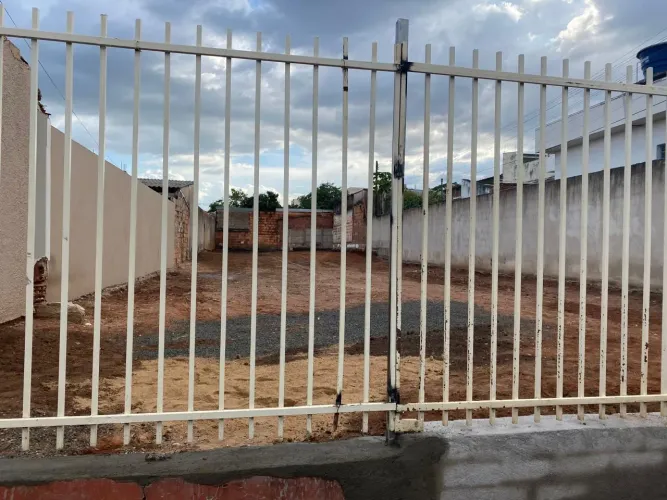 Terreno à venda no bairro Brasil em Uberlândia