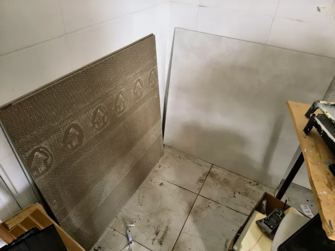 Vendo  3 pisos de porcelanato tamanho 90cm x 90cm