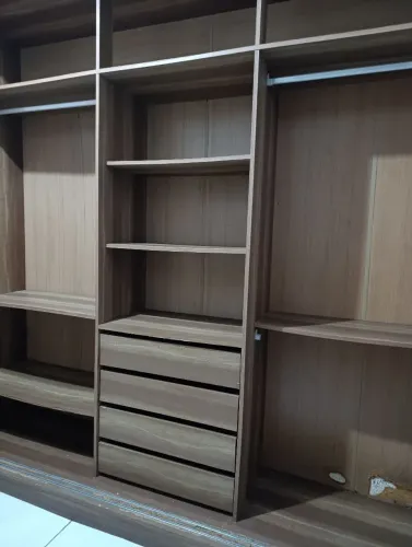 Guarda roupa de casal 3 portas de correr
