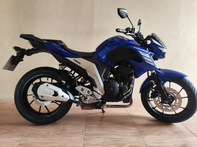 YAMAHA FAZER FZ25 ABS 2023 AZUL (BAIXA QUILOMETRAGEM) - R$ 22.500