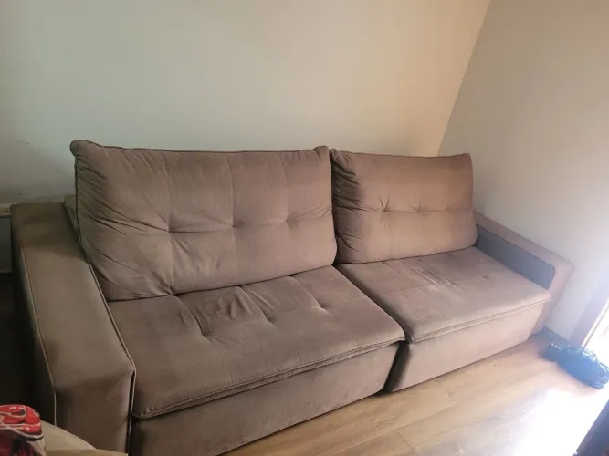 Vendo sofá retrátil semi novo 2,90 mtrs de comprimento.