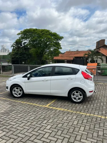 Ford Fiesta 1.6 16V Flex Aut. 5P 2014