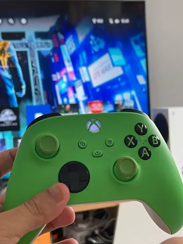 Xbox series S - 2 controles