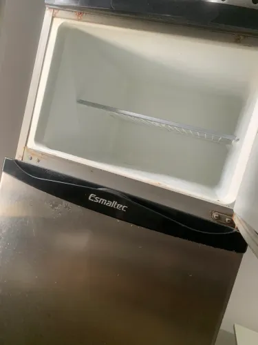 Geladeira usada com congelador funcionando - Ótimo preço