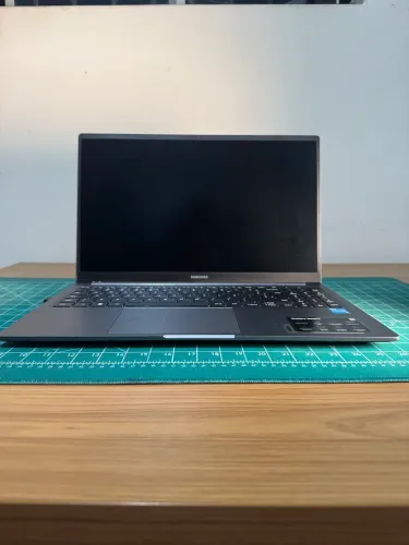 Notebook Samsung I3 8gb ram- VivoBook em perfeito estado