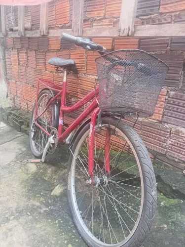 Bicicleta vermelha com marcha .