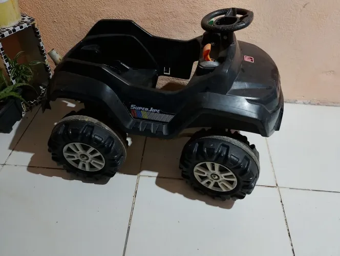 Carro jipe de pedal 