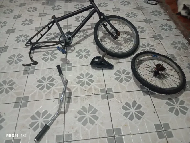 Tá bom para usar o quadro tá pintado de preto 