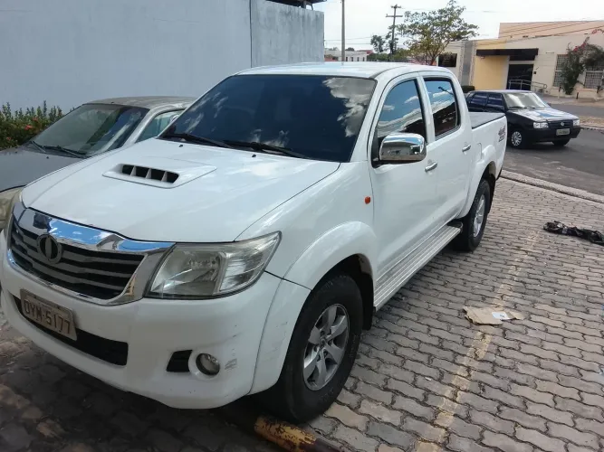 Toyota Hilux CD SR D4-d 4X4 3.0 TDI Dies Aut. 2014