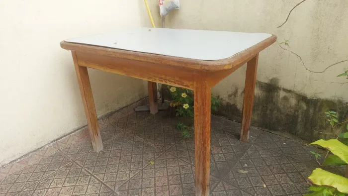 Mesa de madeira cerejeira