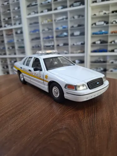 Miniatura Police Motormax 1/24 Ford Crown Victoria 2007 Police Illinois State