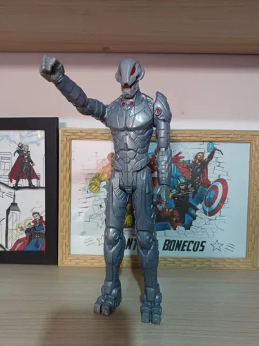 Ultron 30cm original marca Hasbro