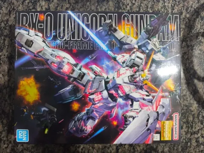 RX-0 UNICORN GUNDAM 1/100 MG BANDAI