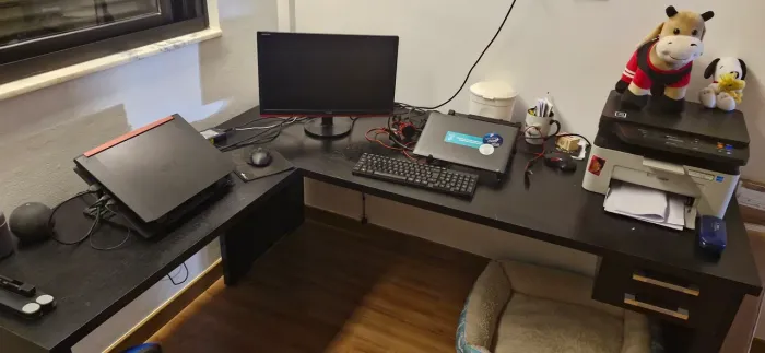 Mesa de escritório preta em L - usada