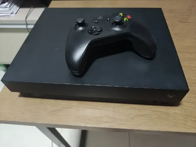 Xbox One X com caixa edição Star Wars Jedi Fallen Order