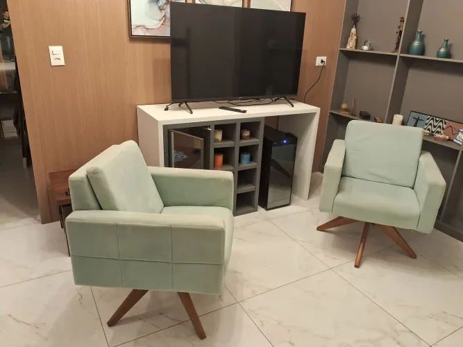 Rack para TV e adega - Novíssimo (Apenas o móvel)