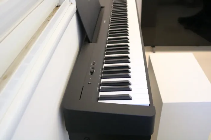 Piano Digital Yamaha P-145 (88 Teclas) + Suporte Opus EP200