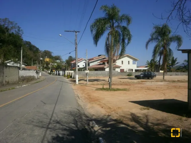 BROGNOLI VENDE- Terreno amplo e plano de frente para a baía de São José!