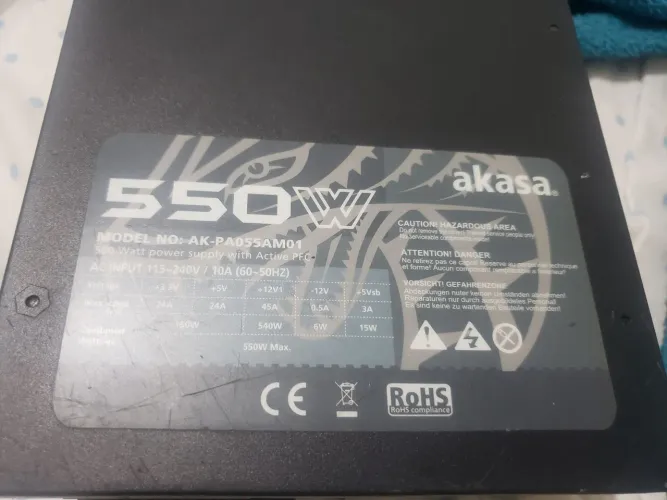 Fonte Akasa 550w modular (sem cabos extras, apenas o de alimentação)