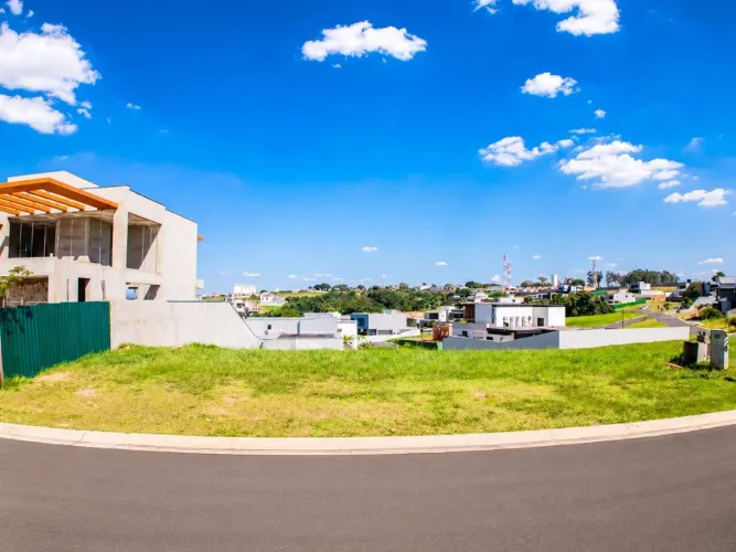Terreno à venda no condomínio Parque Villa dos Pinheiros em Indaiatuba-SP!