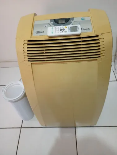 Vende-se Ar Condionado Portátil Delonghi Pinguinho R$950,00..