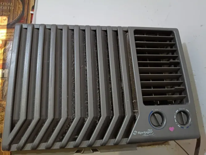 Ar condicionado springer 7500 btus 127 volts gelando tudo, ideal para o seu espaço.