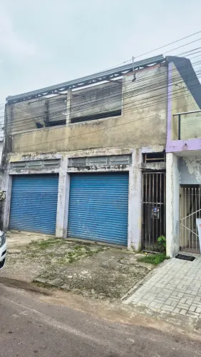 Barracão + 2 Apartamentos