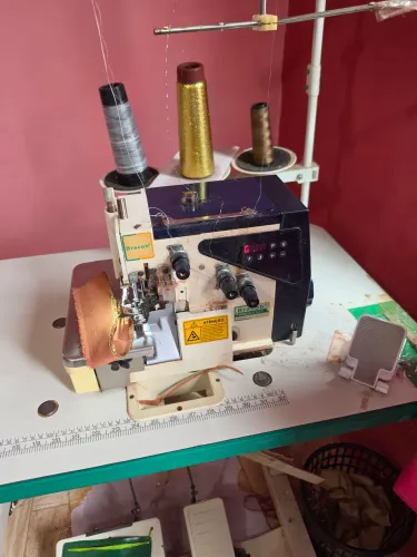 Maquina de costura  overlok 