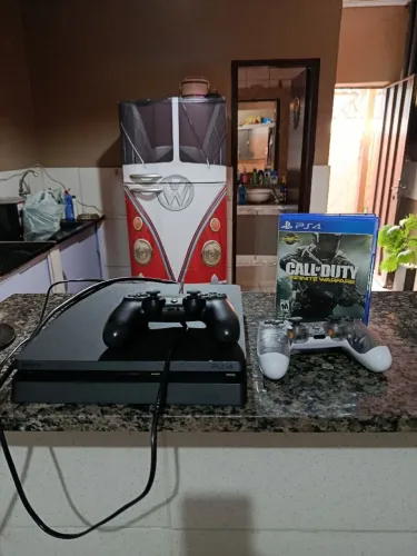 Play 4 de um tera, urgente, preciso vender. me chama no ZAP *