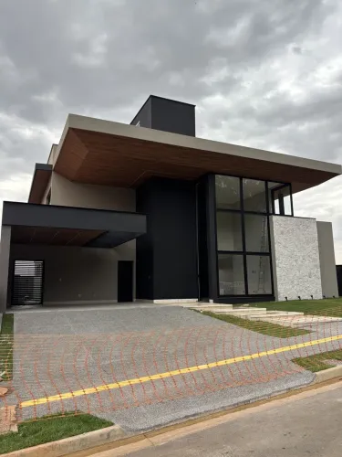Casa em condomínio, 4 quartos, 4 suítes, 317 m², 4 vagas no Jardins França em Goiânia