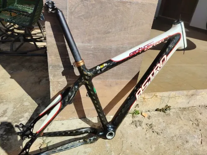 Quado ASTRO COMET full carbon tamanho 17" peso 1,45 kg COM NOTA
