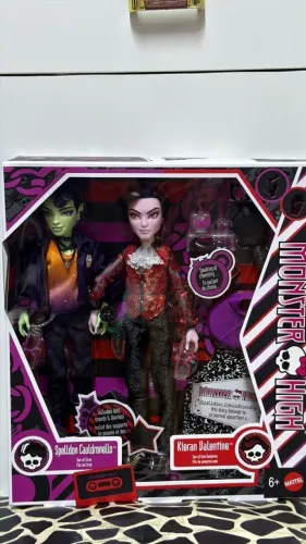 (Leia descrição) bonecos monster High valentine spelldon caldronello pack collector