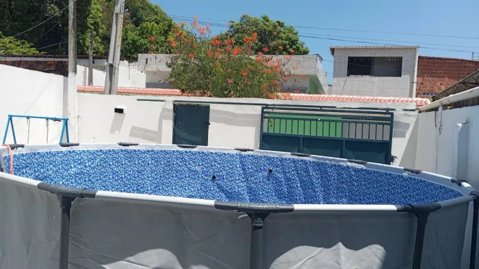 Piscina de 16.000 l de capacidade de água