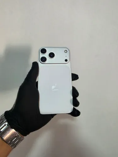 Iphone 11 montado no 17 pro